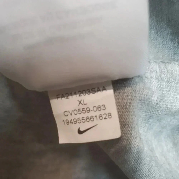 Nike Solo Swoosh Men XL Shirt Dark Grey Heather/White Embroidered Tee CV0559-063 - Picture 3 of 11